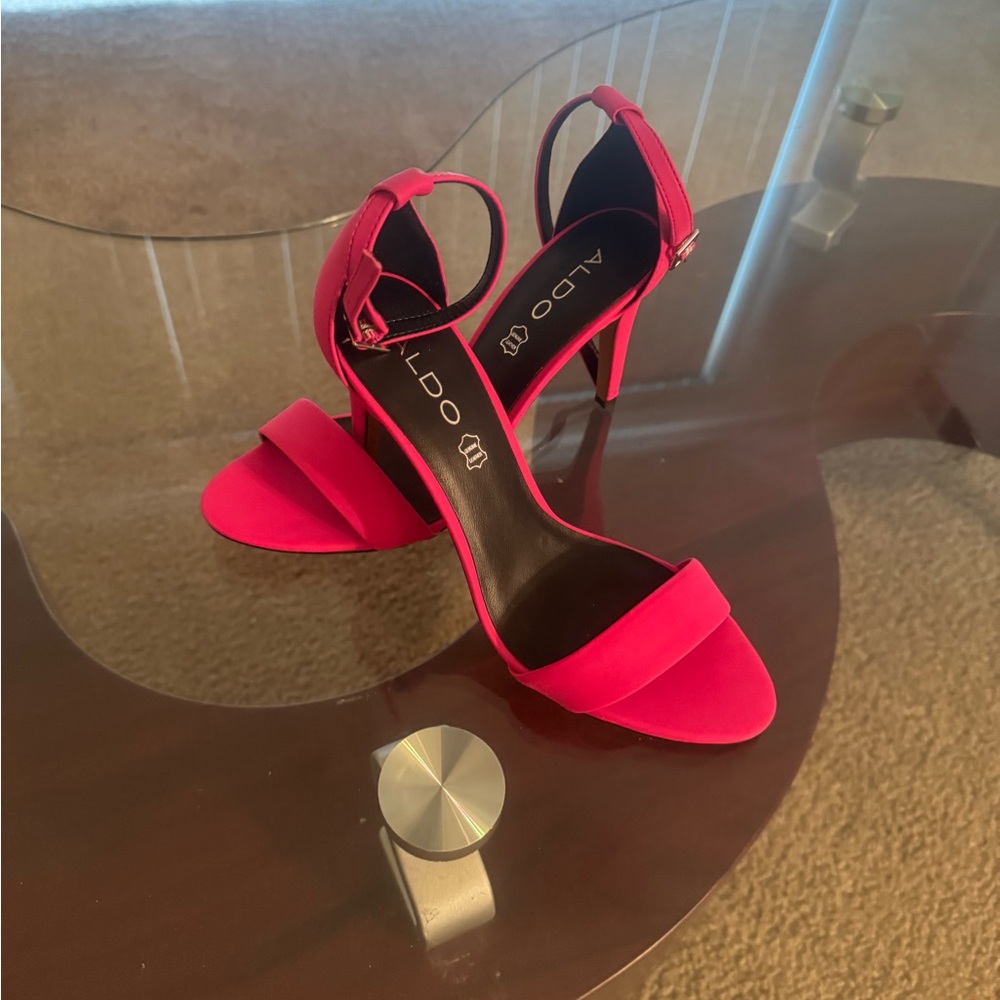 Aldo Red Suede Heels with Stiletto and Ankle Strap - Picture 4 of 5
